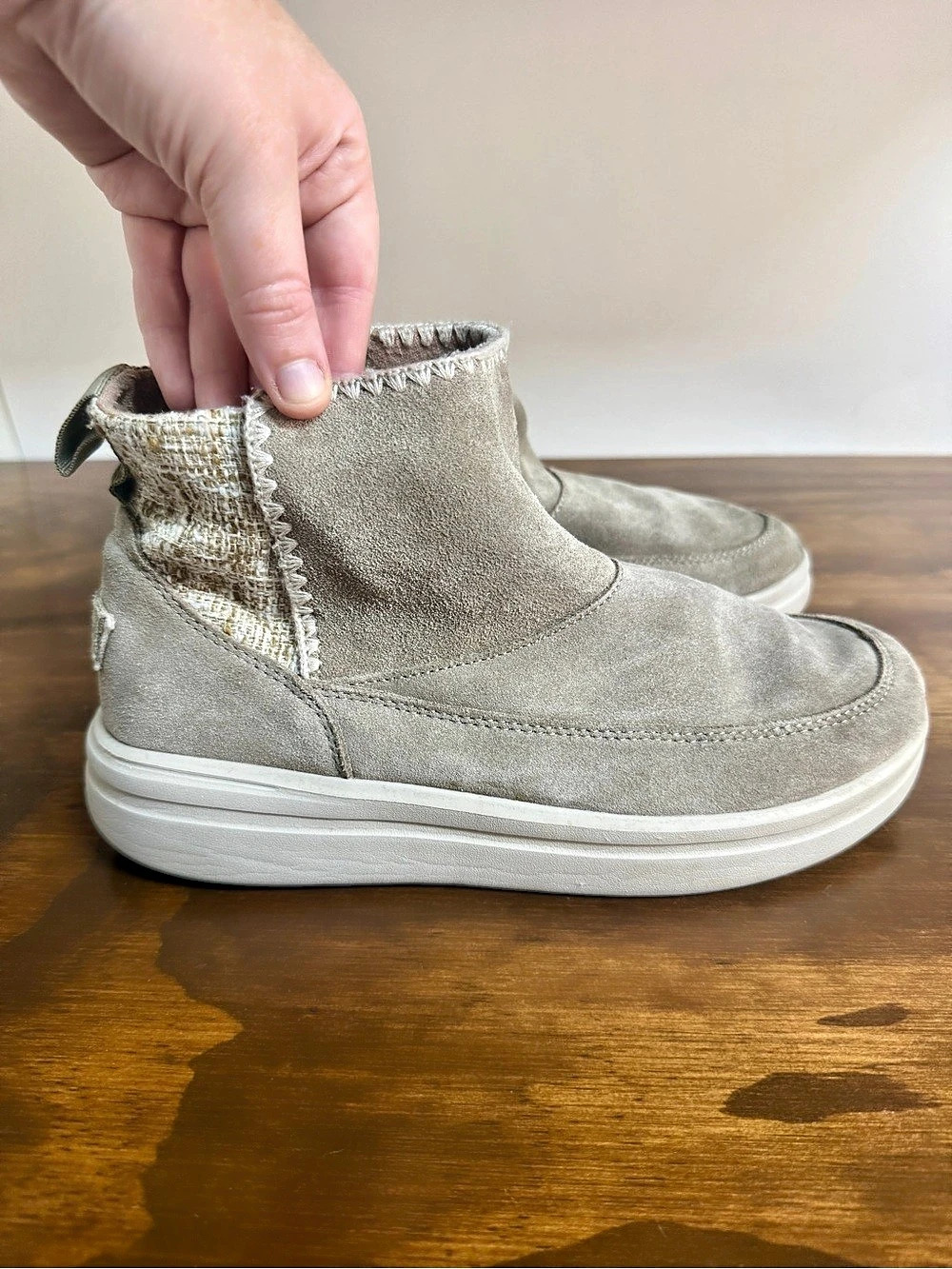 Hey Dude Boots Women’s 8 Mel Ankle Booties Sand Suede Pull On Shoes